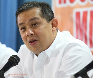 Romualdez: 2nd term for PNoy self-serving •	August 14, 2014 •	Written by Ryan Ponce Pacpaco •	Published in Top Stories LEYTE (1st District) Rep. Ferdinand Martin “FM” G. Romualdez, leader of the House independent bloc, said a second term for President Benigno Aquino III is self-serving, even as he predicted that the people would be against the proposal.               “Should the President support a call for his second term, it means he disregarded his own principle because of the desire to stay in power,” Romualdez said.      This developed as opposition and administration lawmakers expressed opposing views yesterday on the President’s openness to Charter change to clip the powers of Supreme Court (SC) and hints of seeking a second term.   Buhay Hayaang Yumabong party-list Rep. Lito Atienza and Abakada party-list Rep. Jonathan de la Cruz, both members of the Romualdez bloc, slammed the Chief Executive, saying he should not divide the nation.      “It just confirms what the public has been fearing that all along starting with the Bangsamoro Basic Law framework, proposed amendment of the economic provisions and the strip tease over the 2016 elections were part of a grand plan to lull and deceive our people and divert attention from the grave problems facing the country and our people,” said De la Cruz.      For his part, Atienza said “Charter change to improve economic provisions, yes, but to tinker with term limits, no.” 