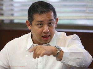 ROMUALDEZ WELCOMES BELMONTE STAND VS POLITICAL CHA-CHA •	August 20, 2014 •	Written by Ryan Ponce Pacpaco •	Published in Top Stories HOUSE independent bloc leader and Leyte Rep. Ferdinand Martin Romualdez welcomed yesterday the steadfast position of Speaker Feliciano “Sonny” Belmonte Jr. against political Charter change (Cha-cha) as one of the stalwarts of the ruling Liberal Party (LP) proposed that whatever political revision to be made in the Constitution should benefit those who will be elected after the 2016 presidential polls.      Romualdez, president of the Philippine Constitution Association (Philconsa), said it would not look good if the economic Cha-cha of Belmonte carries political Cha-cha to allow President Benigno “Noynoy” Aquino III to seek reelection in 2016.      “We (independent bloc) welcome the position of Speaker Belmonte against possible insertion of political amendments to the Constitution during plenary debates of his economic Cha-cha. We will oppose all moves to push political Charter change especially the shortcut scheme,” said Romualdez, a lawyer.      Earlier, Romualez predicted Belmonte would remain committed to their resolution rejecting political amendments to the Constitution.      Buhay Hayaang Yumabong (Buhay) party-list Rep. Lito Atienza recalled that Belmonte promised six months ago that he would not touch the political provisions in the process of deliberating on the economic provisions of the 1987 Constitution.      Belmonte said any political amendments like what Caloocan City Rep. Egay Erice, a stalwart of LP and a very close associate of Interior and Local Government (DILG) Sec. Mar Roxas, has been proposing to allow President Aquino to run for reelection should pass the normal process of legislation. 